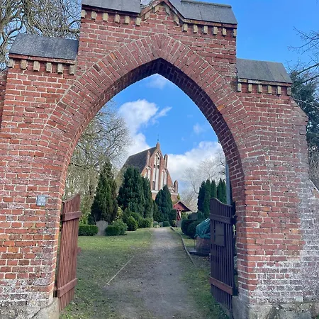 Dorfperle - Kleines Paradies Fuer Ruhe Und Erholung * Velgast